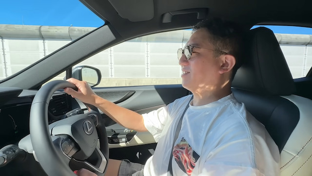 サバンナ高橋、新型レクサスを購入の画像