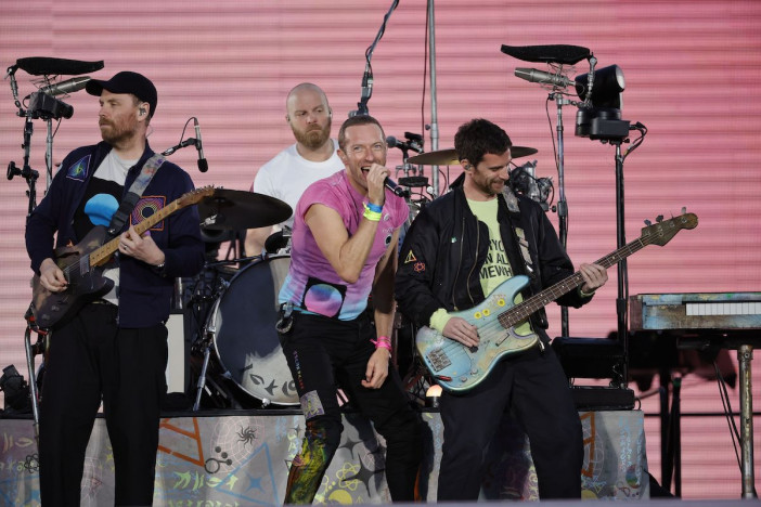 Coldplay、ビリー・ジョエル、Queen + Adam Lambert、テイラー・スウィフト……ライブでのユニークな取り組みを来日前に復習
