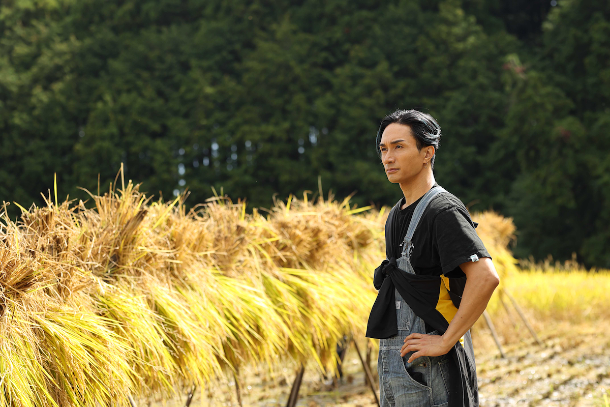 EXILE 橘ケンチ、奈良県御所市で稲刈りに参加