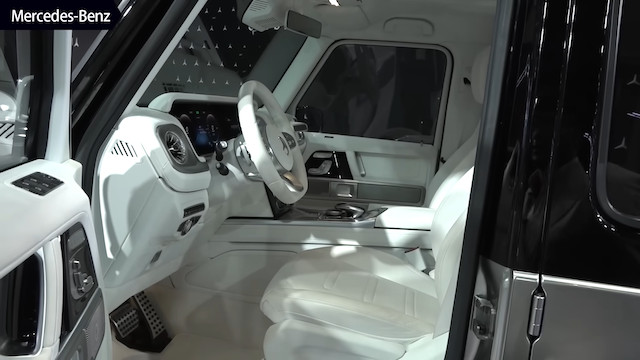 魔裟斗、10億円のジェット機を見学の画像