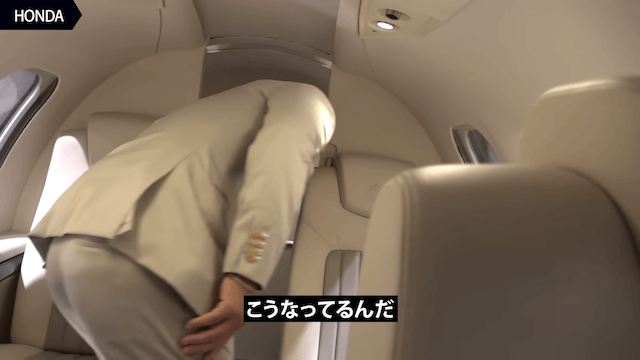 魔裟斗、10億円のジェット機を見学の画像