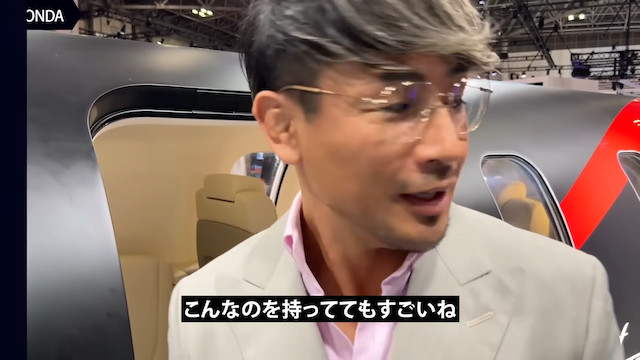 魔裟斗、10億円のジェット機を見学の画像