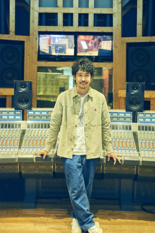 大泉洋、NHK『SONGS』で玉置浩二プロデュース楽曲を生歌唱　レコーディングにも密着