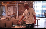 小沢仁志、初の猫カフェで“骨抜き”に
