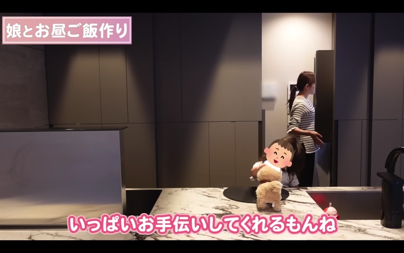 菊地亜美、3歳の愛娘と昼食作り