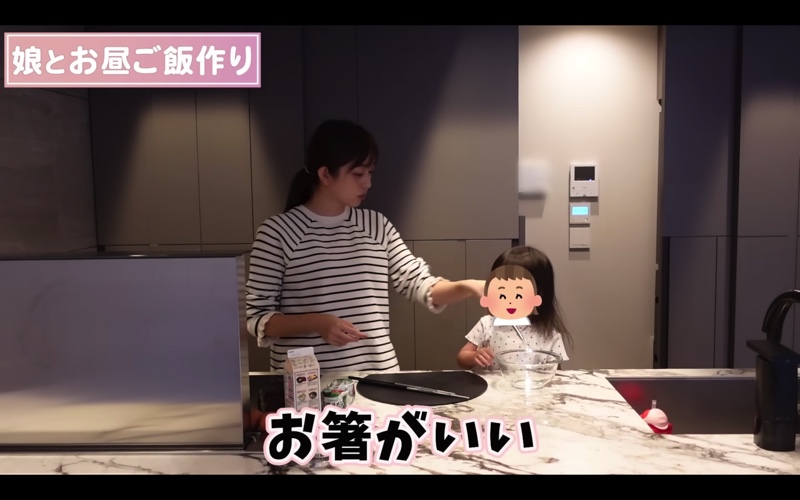 菊地亜美、3歳の愛娘と昼食作り