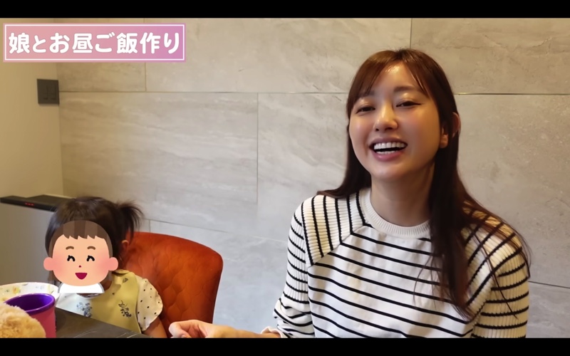 菊地亜美、3歳の愛娘と昼食作り