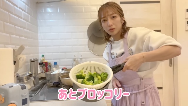 辻希美、寝不足続きの状態で夕飯作りの画像