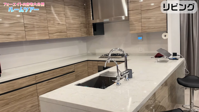 フォーエイト・こたつ、高級感ある自宅を公開の画像