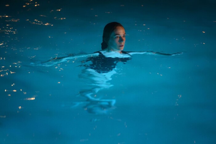ジェームズ・ワン×ブラムハウス『ナイトスイム』今夏公開　深夜のプールに悲鳴響く特報も