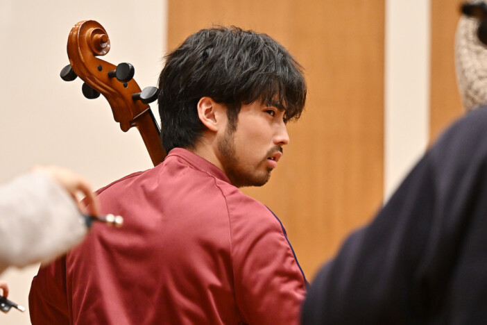 佐藤緋美、『さよならマエストロ』羽野蓮役は「真逆のタイプ」　チェロ演奏の難しさを語る