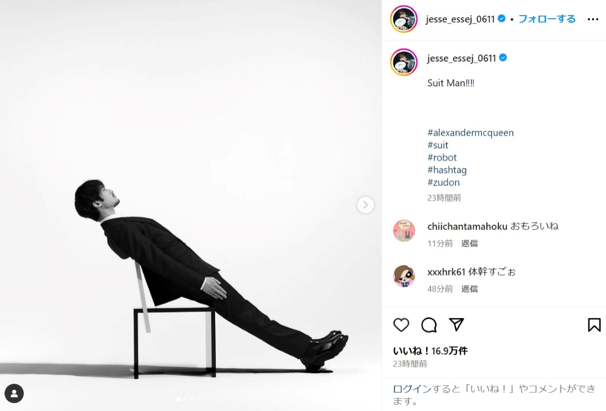 SixTONES ジェシー、スーツ姿のトリックアート風写真公開 “斜め47度”を