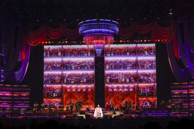 『スナックJUJU』東京ドームに5万人が“来店”　鈴木雅之、NOKKO、小田和正も登場した無二の歌謡ショーの画像3-2