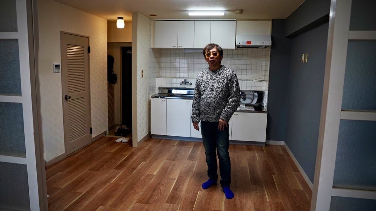 松浦勝人氏、エイベックス“最初のオフィス”公開 思い出の2DKに自虐