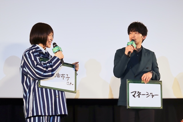 （左から）齋藤彩夏、津田健次郎