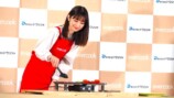 『evercook DECO DUO GRILL』発表会では小倉が実際に調理実演する場面も。