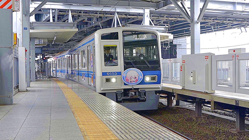 『崩壊：スターレイル』1周年記念のラッピング列車が運行開始の画像