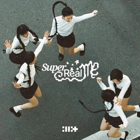 K-POPの“聴きやすさ”重視のトレンドがグループの真価をより総合的なものに　ILLIT『SUPER REAL ME』評