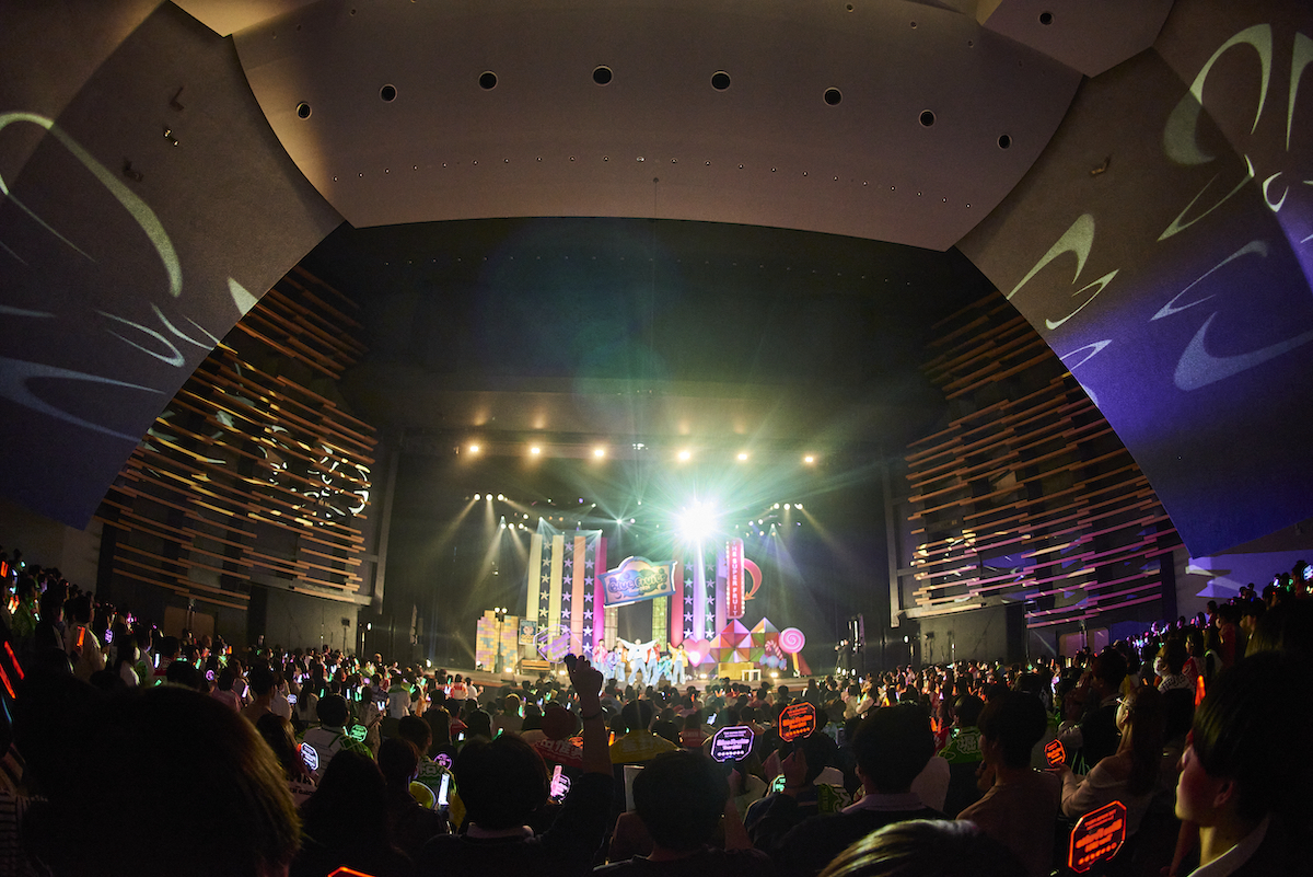 『THE SUPER FRUIT 2nd ONEMAN TOUR - Blue Fruits Tour2024 -』昭和女子大学人見記念講堂公演の模様（撮影＝上溝恭香）