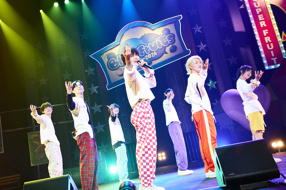 『THE SUPER FRUIT 2nd ONEMAN TOUR – Blue Fruits Tour2024 -』昭和女子大学人見記念講堂公演の模様（撮影＝上溝恭香）