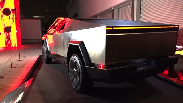 ロンブー淳、1400万円のサイバートラックに驚きの画像