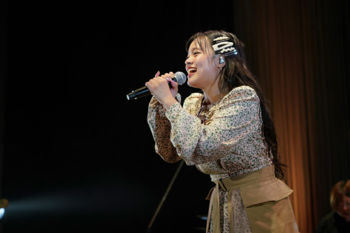 清水美依紗、初のソロツアー『Cherish』で伝えた“愛”　バンドセットで歌い届けた東京公演レポ