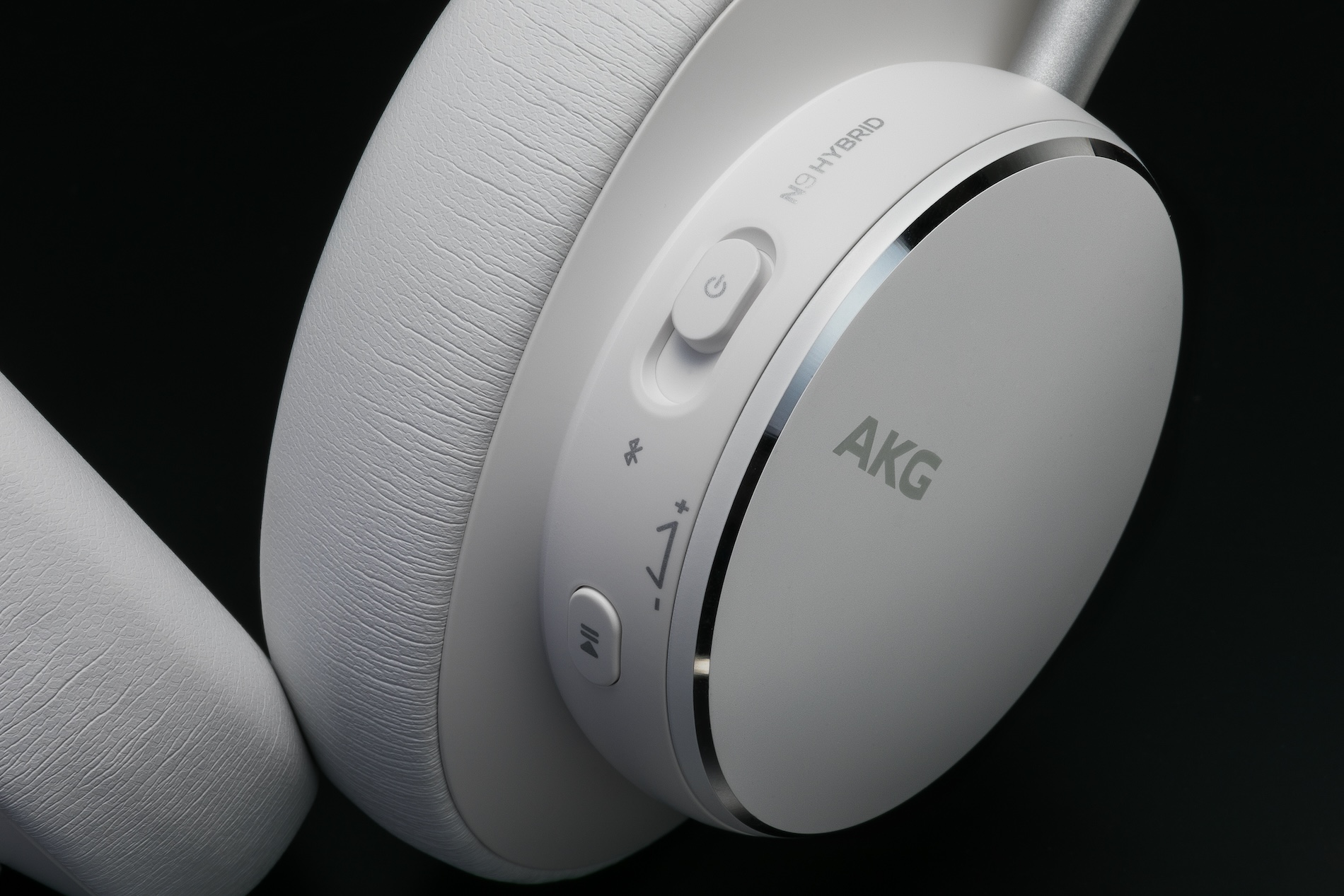 評論家が驚愕した「AKG」新作のサウンドの画像