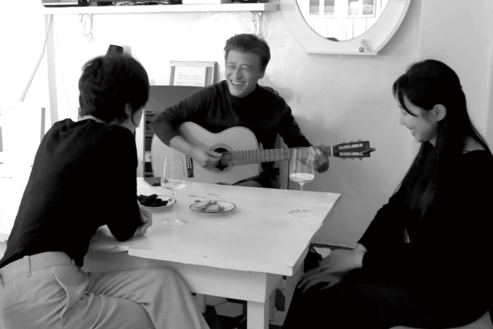 クォン・ヘヒョのギター演奏シーンも　ホン・サンス監督作『WALK UP』日本版予告編公開
