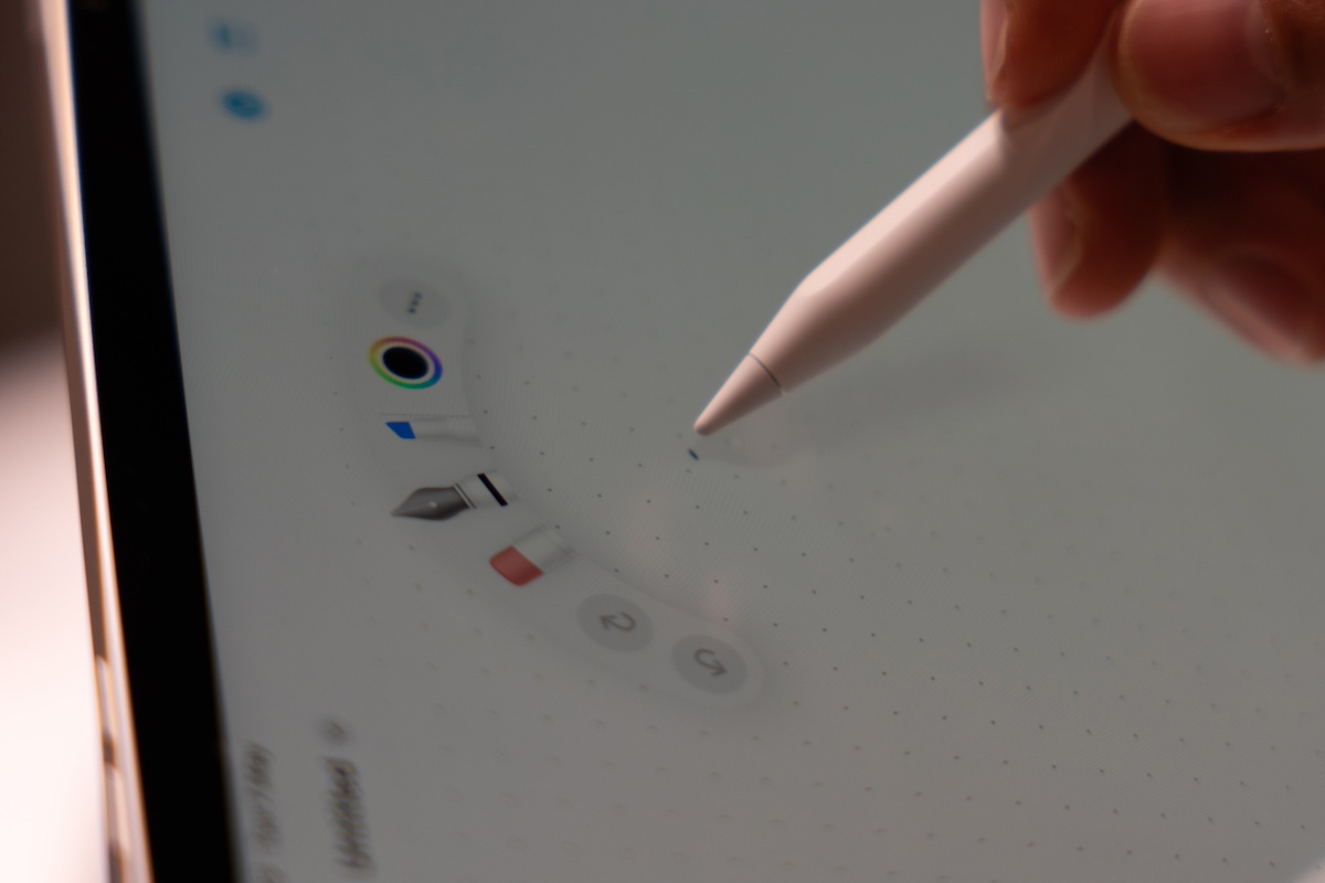 『Apple Pencil Pro』は筆圧検知やホバー表示に加え、新たにペンの回転（バレルロール）やスクリブル（ペン先端へのメニュー表示）に対応