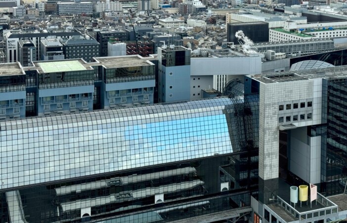 『iPhone 15 Pro MAX』で名建築・京都駅ビルを撮影