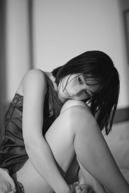 大久保桜子、持ち前の艶美な素肌を大胆披露の画像