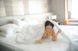 和地つかさ1st写真集、ホテルでセクシーな姿を披露の画像