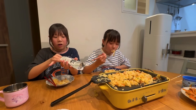 “5児の母”エハラマサヒロ妻、子どもと料理の画像