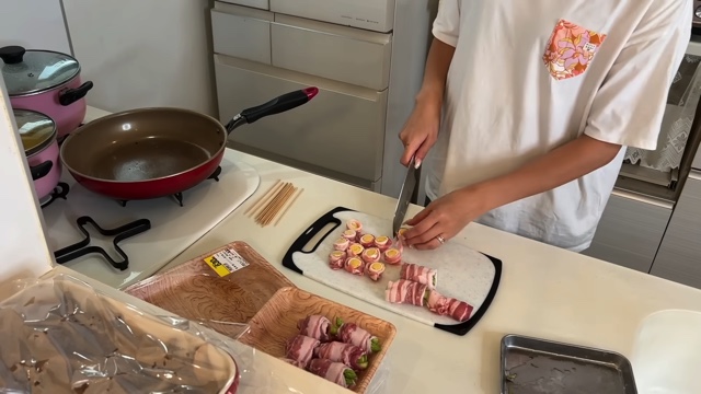 大家族YouTuber、大ボリュームの夕食作りの画像