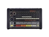 ニューバランスのTR-808コラボスニーカーの画像