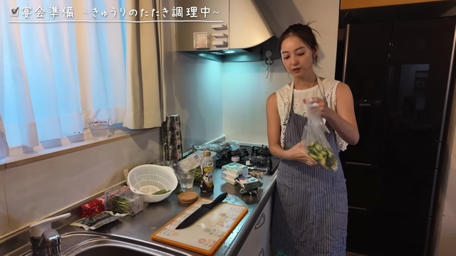 佐々木希、実家で“宴会料理”作りの画像