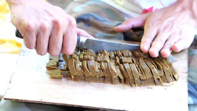 東出昌大、山小屋で夏野菜たっぷりのカレー作りの画像