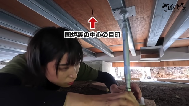 車中泊女子YouTuber、山小屋を“DIY”の画像