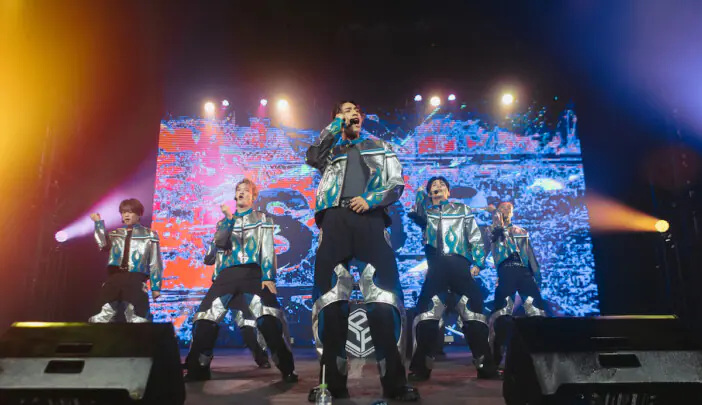 PSYCHIC FEVER、アメリカツアーのリード曲「Paradise」MV公開 レトロな