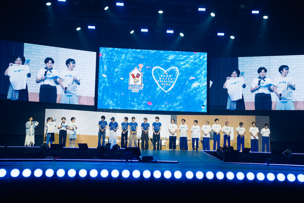 『The BLUE HAPPY FESTIVAL 2024』超特急、RIIZE、MyMの集合写真