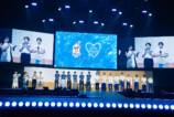 『The BLUE HAPPY FESTIVAL 2024』超特急、RIIZE、MyMの集合写真