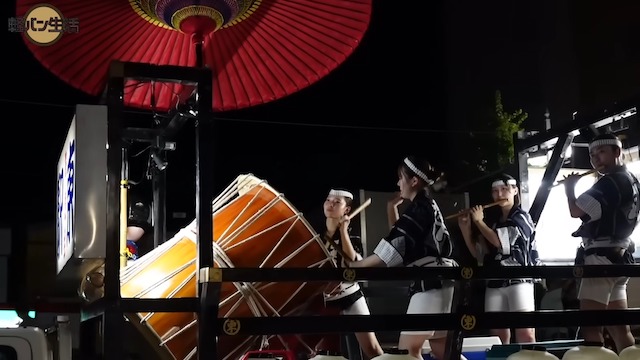 日本一周中のカップルYouTuber、夏祭り堪能の画像