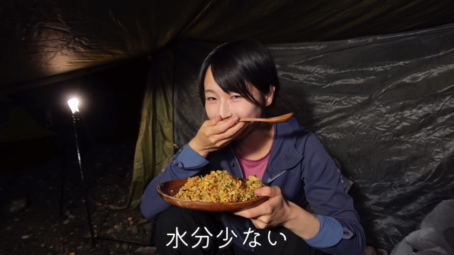 キャンプ女子YouTuber・mii、“キャンプ飯”堪能の画像