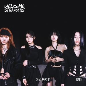 IS:SUE『Welcome Strangers ~2nd IS:SUE~』UNIVERSAL MUSIC STORE限定盤　ジャケット写真