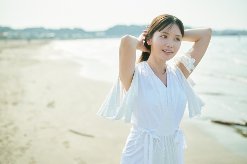 テレ東アナ・田中瞳フォト＆エッセイ『瞳のまにまに』表紙・本誌カット