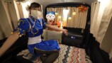 20代女性YouTuber、車中泊&ゲーム堪能　の画像