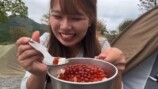 日本一だらしないソロキャンプ女子、豪快飲酒の画像