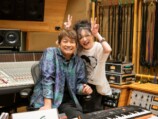 香取慎吾「TATTOO（feat. 中森明菜）」レコーディング時2ショット写真　香取慎吾、中森明菜