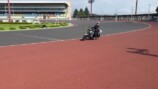 バッドボーイズ佐田、“ちょい悪仕様”ヤマハバイクで爆走の画像