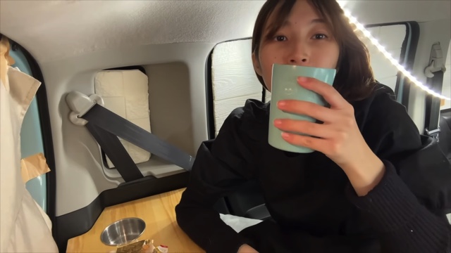 車中泊女子YouTuber、ご当地グルメに大満足の画像